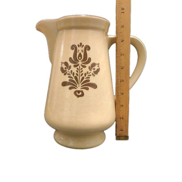 Pfaltzgraff Stoneware Village Pattern 2 Quart 64 Oz Pitcher 416 Retired Country - Picture 7 of 11
